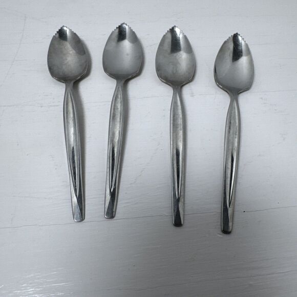 WM Rogers 4 Grapefruit Spoons Orange Citrus Fruit Silverplate Serrated Tip T… - Picture 2 of 10